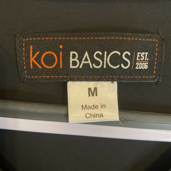 Koi Basics Scrub Top Kade 1011 V-Neck Black Medium - Picture 2 of 8